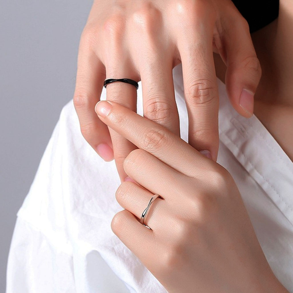 Mobius Couple Rings image number 2