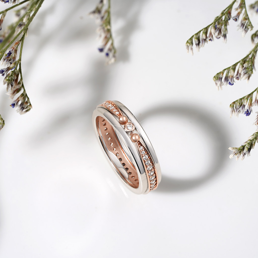 Linear Diamond Studded Rose Gold Ring image number 2