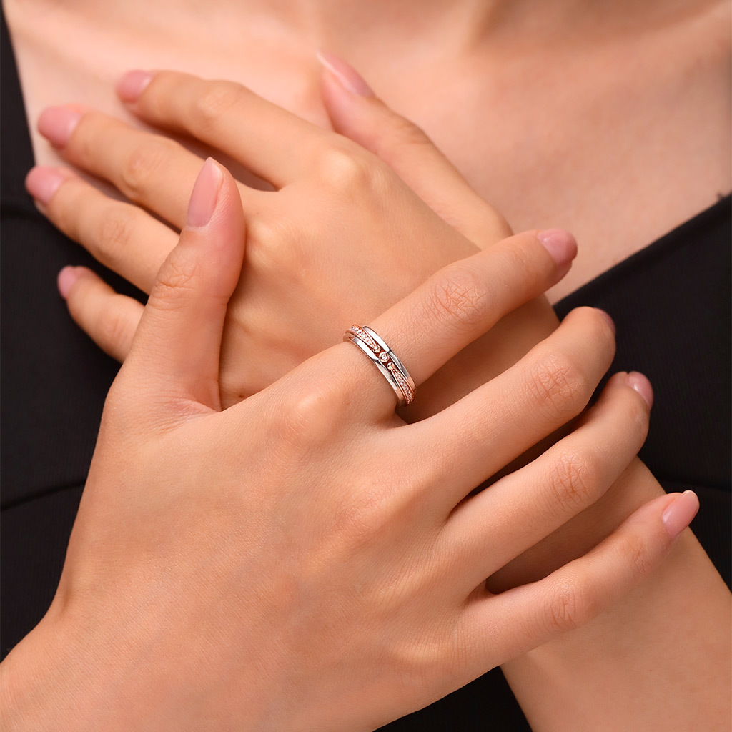 Linear Diamond Studded Rose Gold Ring image number 3