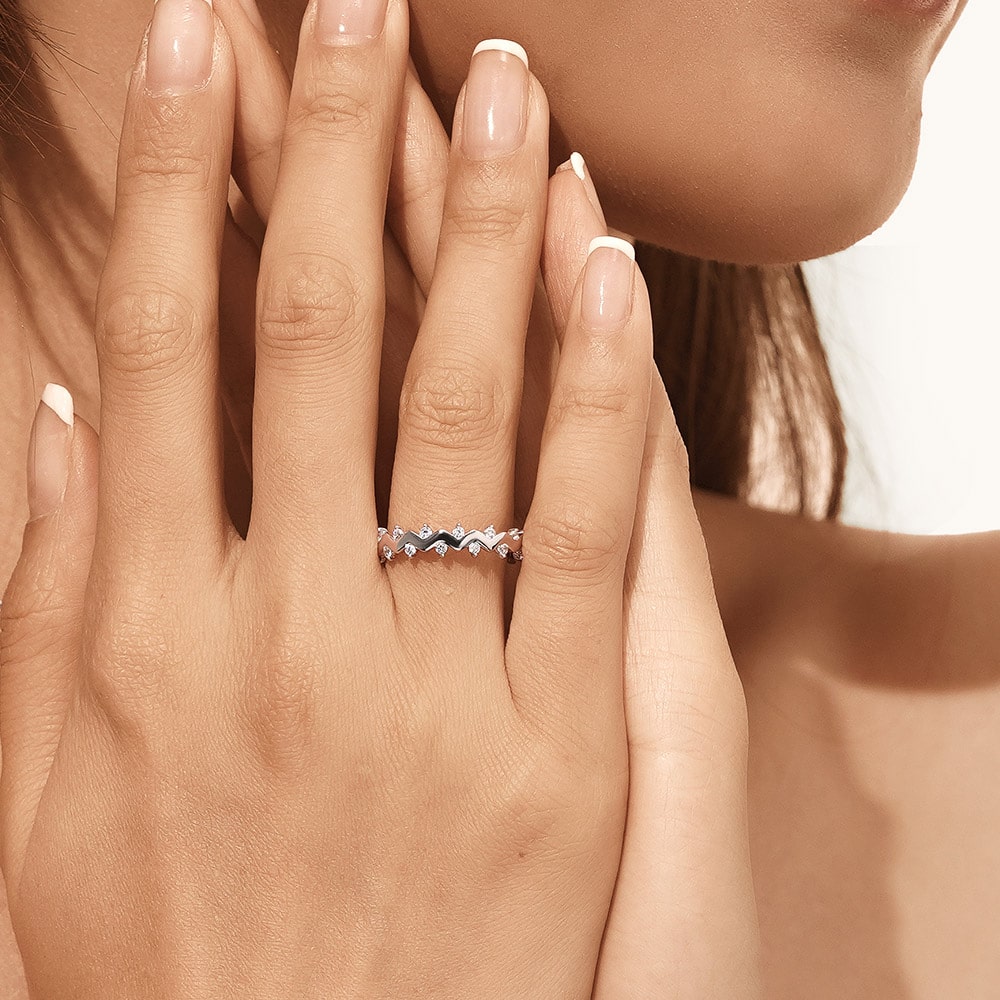 Shiny Smooth Wavy Band Ring image number 4