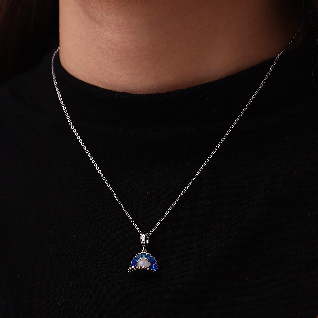 Shinning Shell Pendant image number 4
