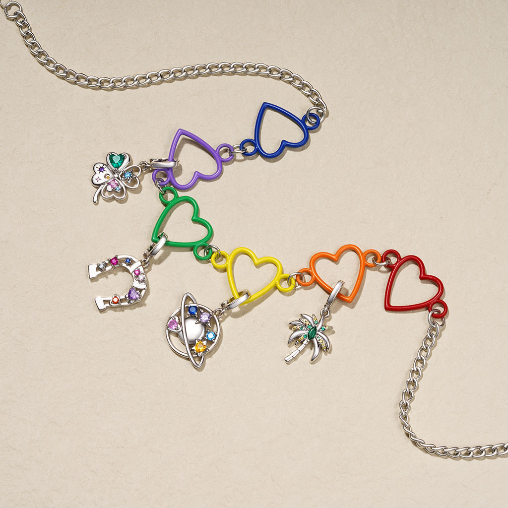 Horseshoe Clasp Clusters Charm image number 2