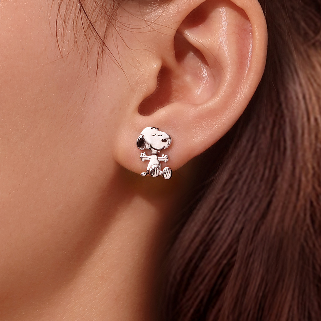 Peanuts Snoopy Heart Stud Earrings image number 5