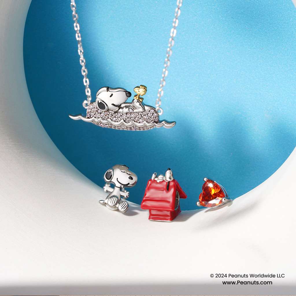 Peanuts Snoopy Dog House Charm image number 3