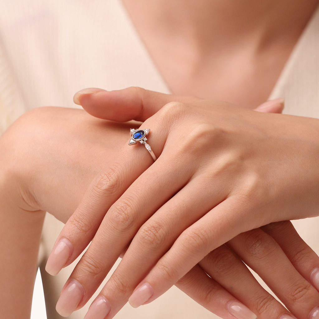 Vintage Blue Spinel Ring image number 3