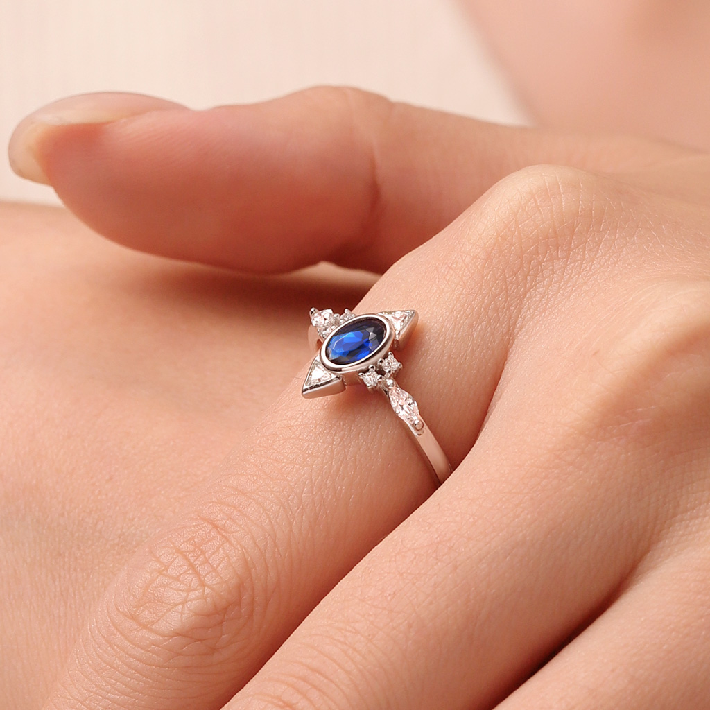 Vintage Blue Spinel Ring image number 4