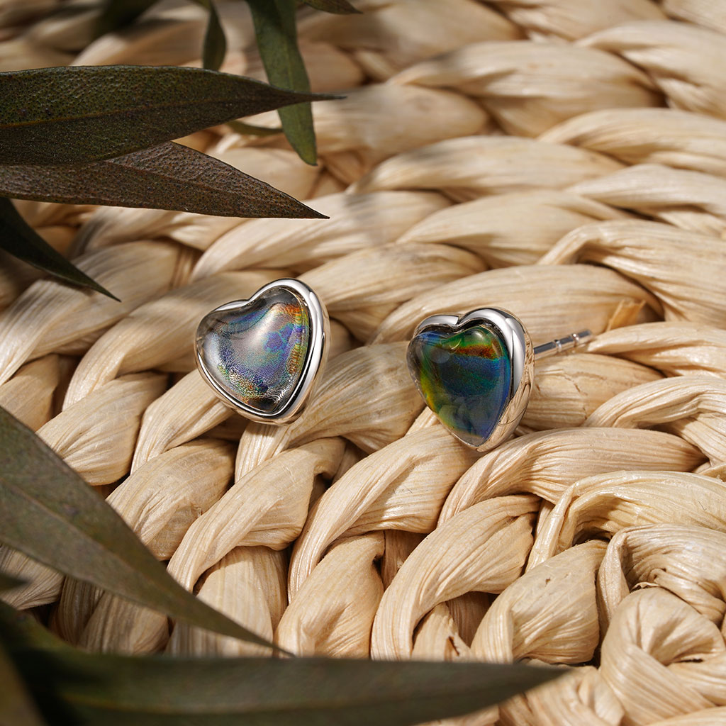 Heart Mood Stud Earrings image number 2