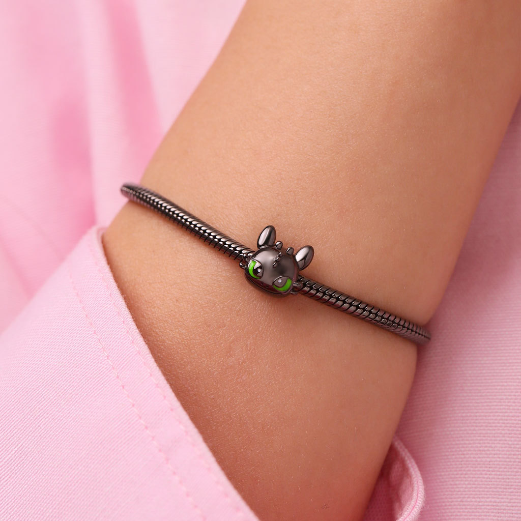 Chilling Toothless Stopper Charm image number 4