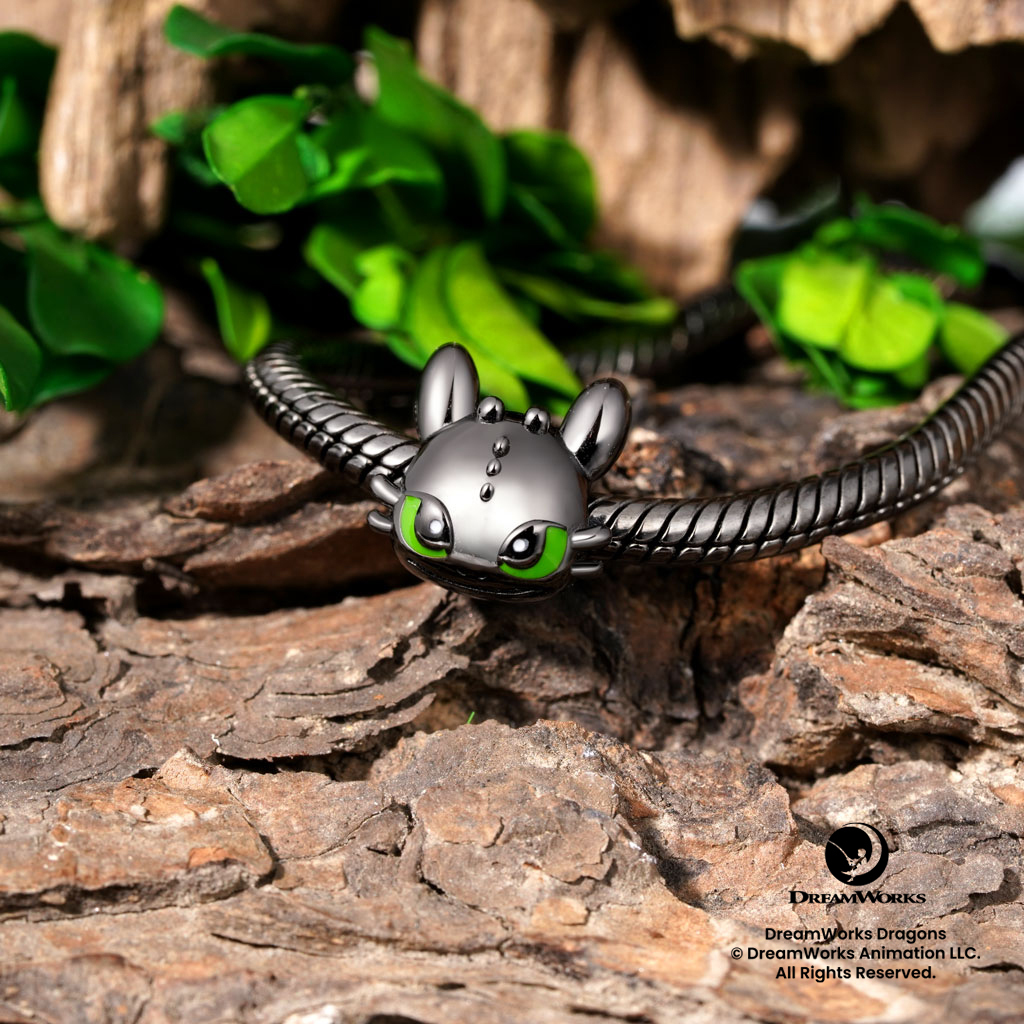 Chilling Toothless Stopper Charm image number 2