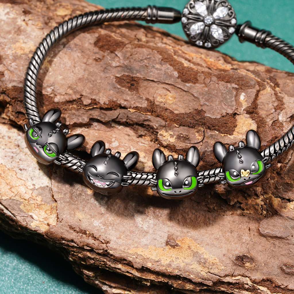 Aloof Toothless Stopper Charm image number 2