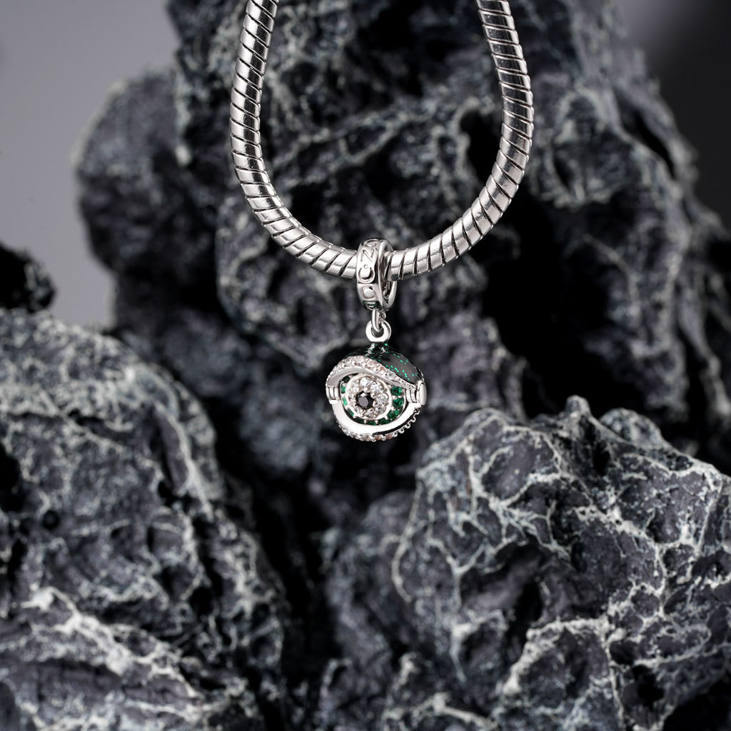 Halloween Rotatable Devil Eye Pendant image number 3