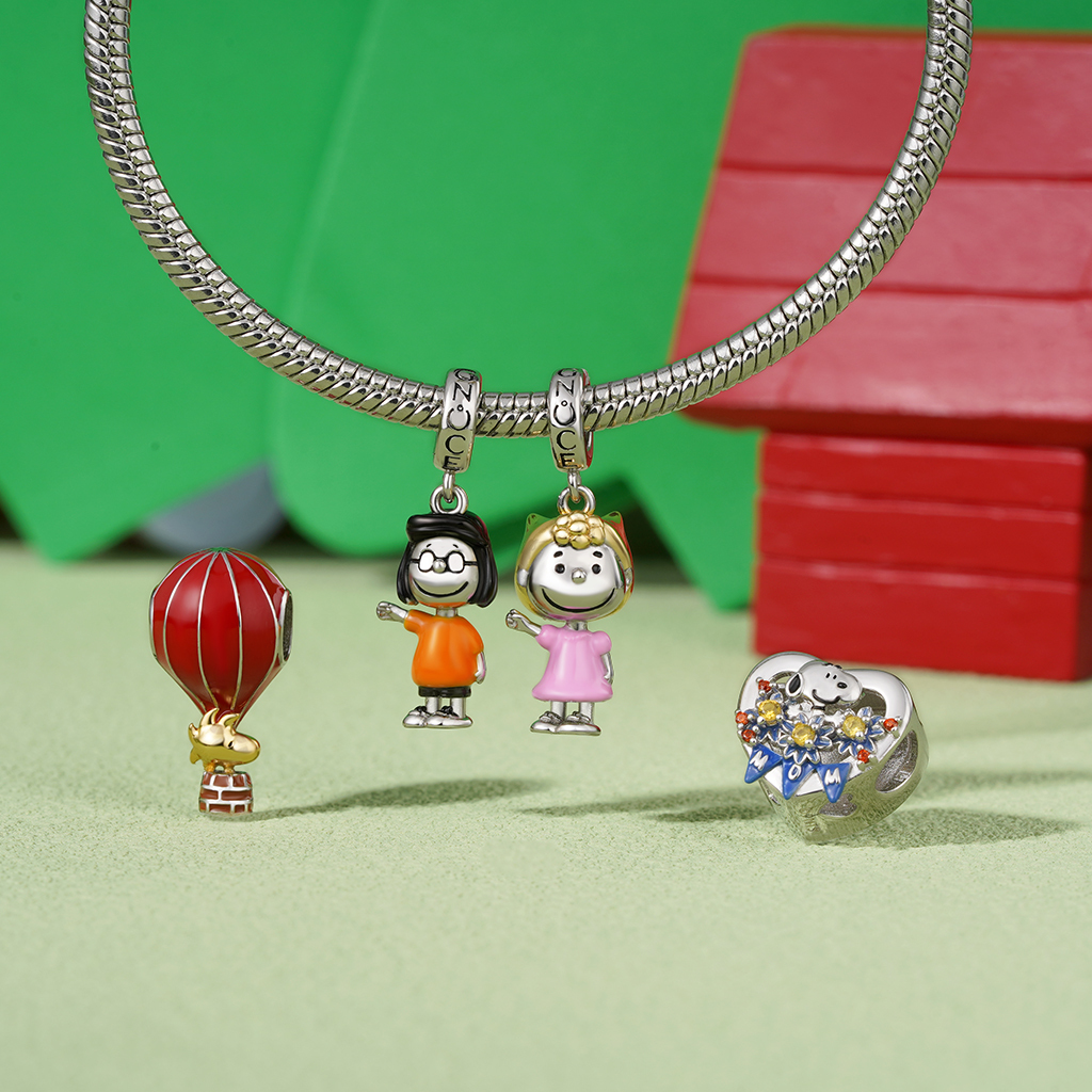 Peanuts 'Flowers for Mom' Charm image number 2