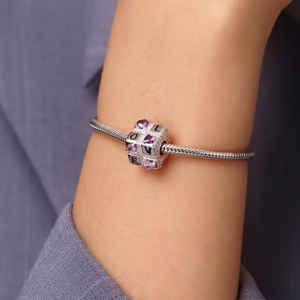 Favours Of Love Dice Charm image number 5