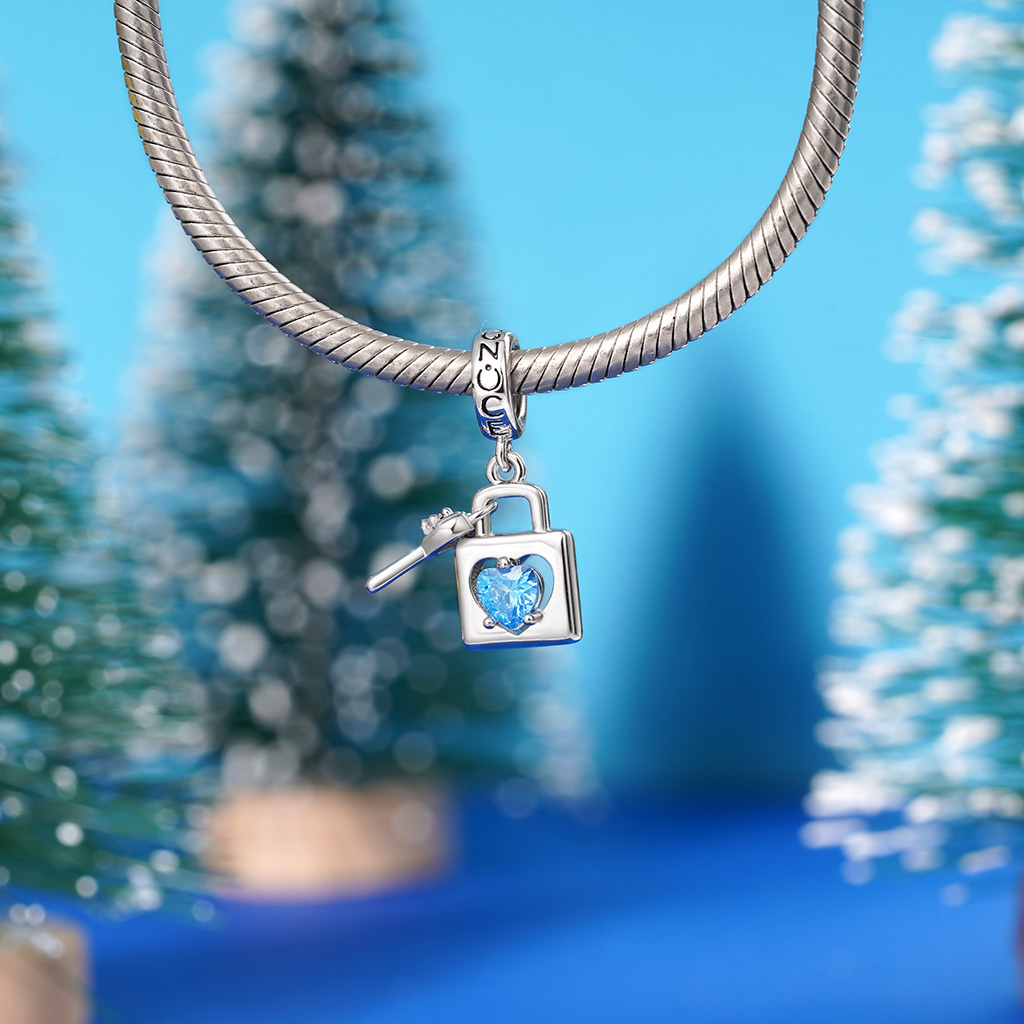 Love Lock & Key Pendant image number 3