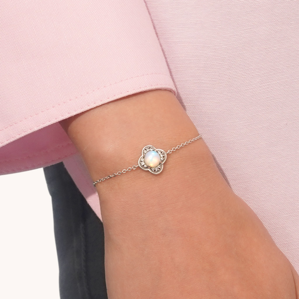 Four Leaf Clover Moonstone Bracelet image number 3