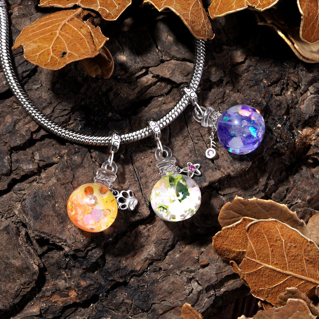 Spring Flowers Quicksand Pendant image number 3