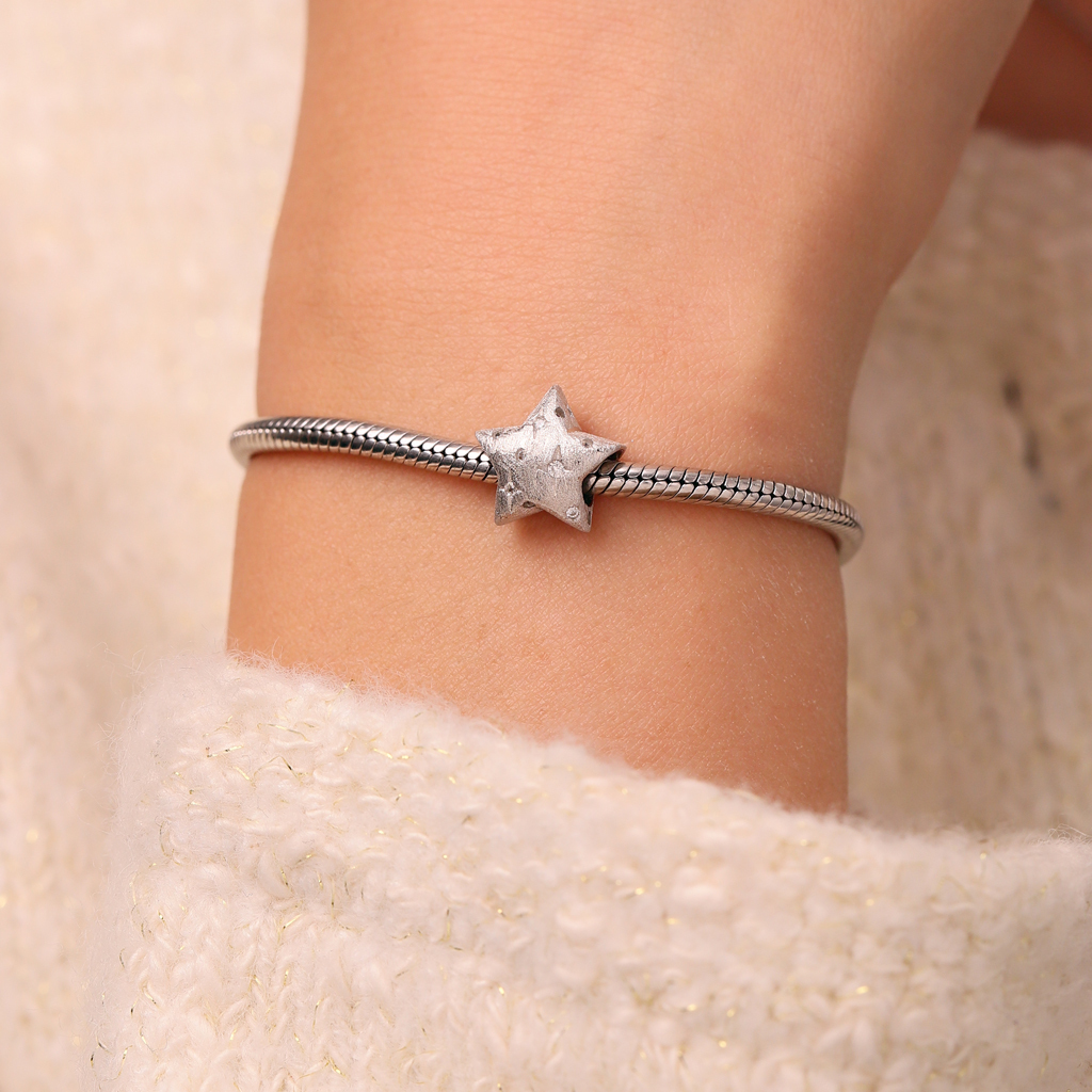 Shining Sandblasting Star Charm image number 4