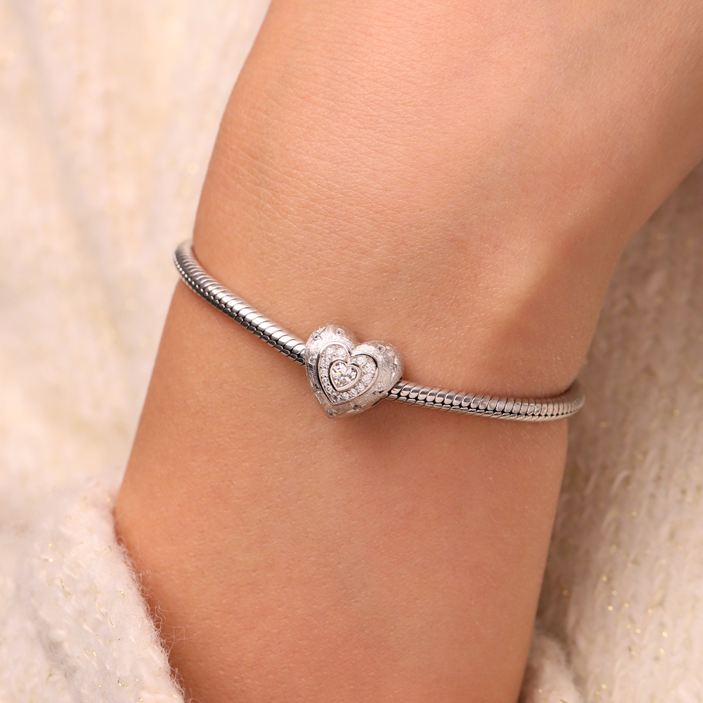 Shining Frosted Heart Charm image number 4