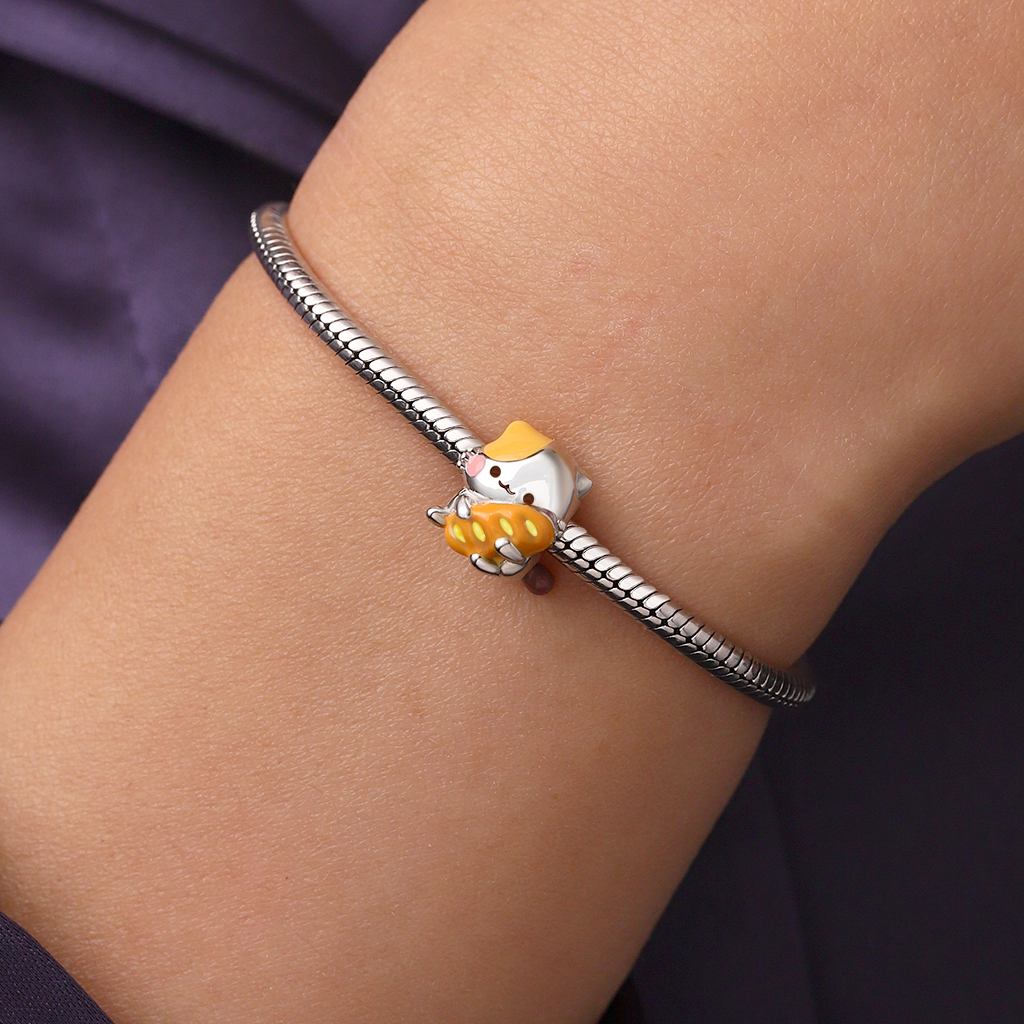 Muffin with a Baguet Charm image number 4