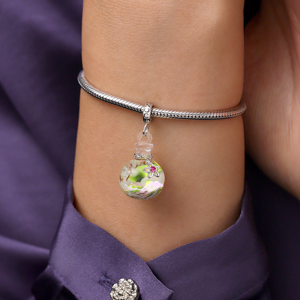 Spring Flowers Quicksand Pendant image number 6