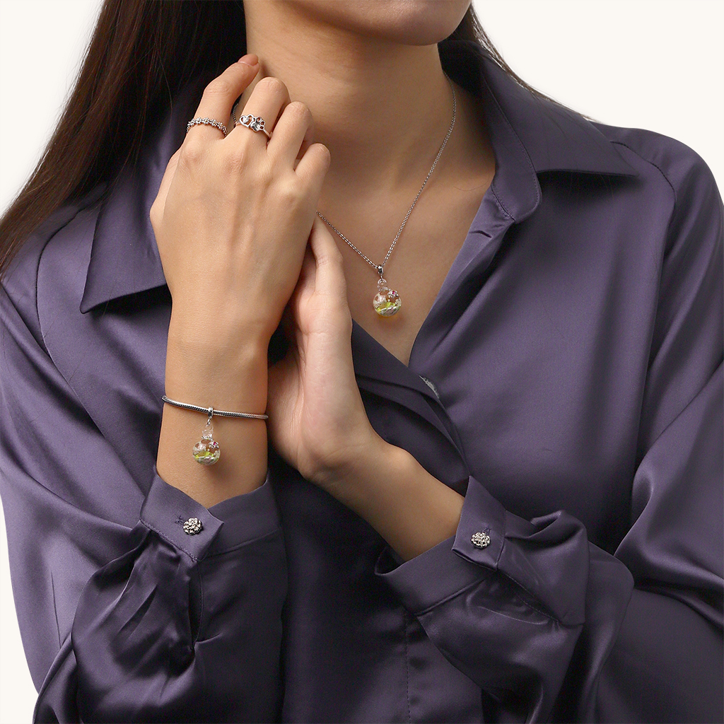 Spring Flowers Quicksand Pendant image number 4