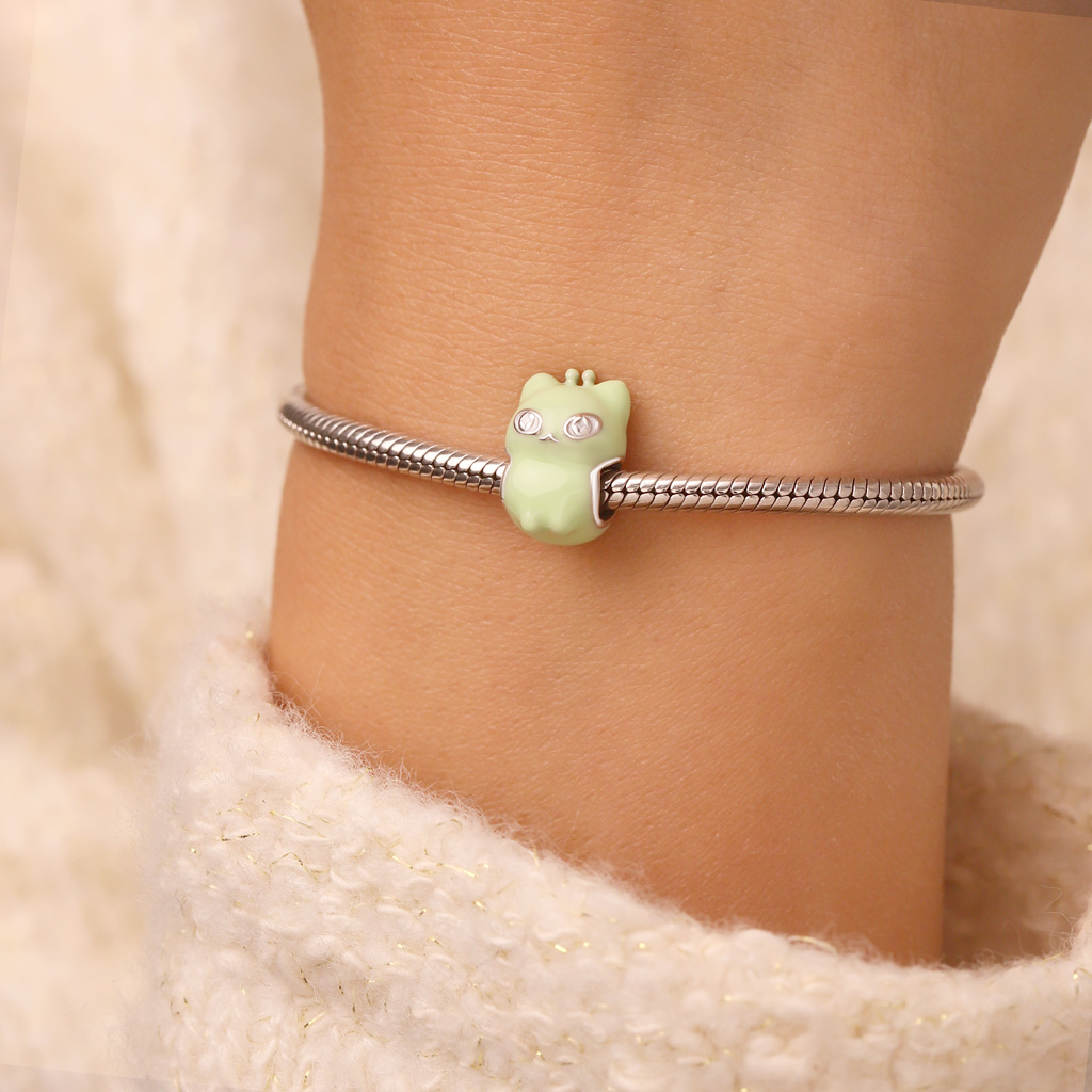 Alien cat Charm image number 4