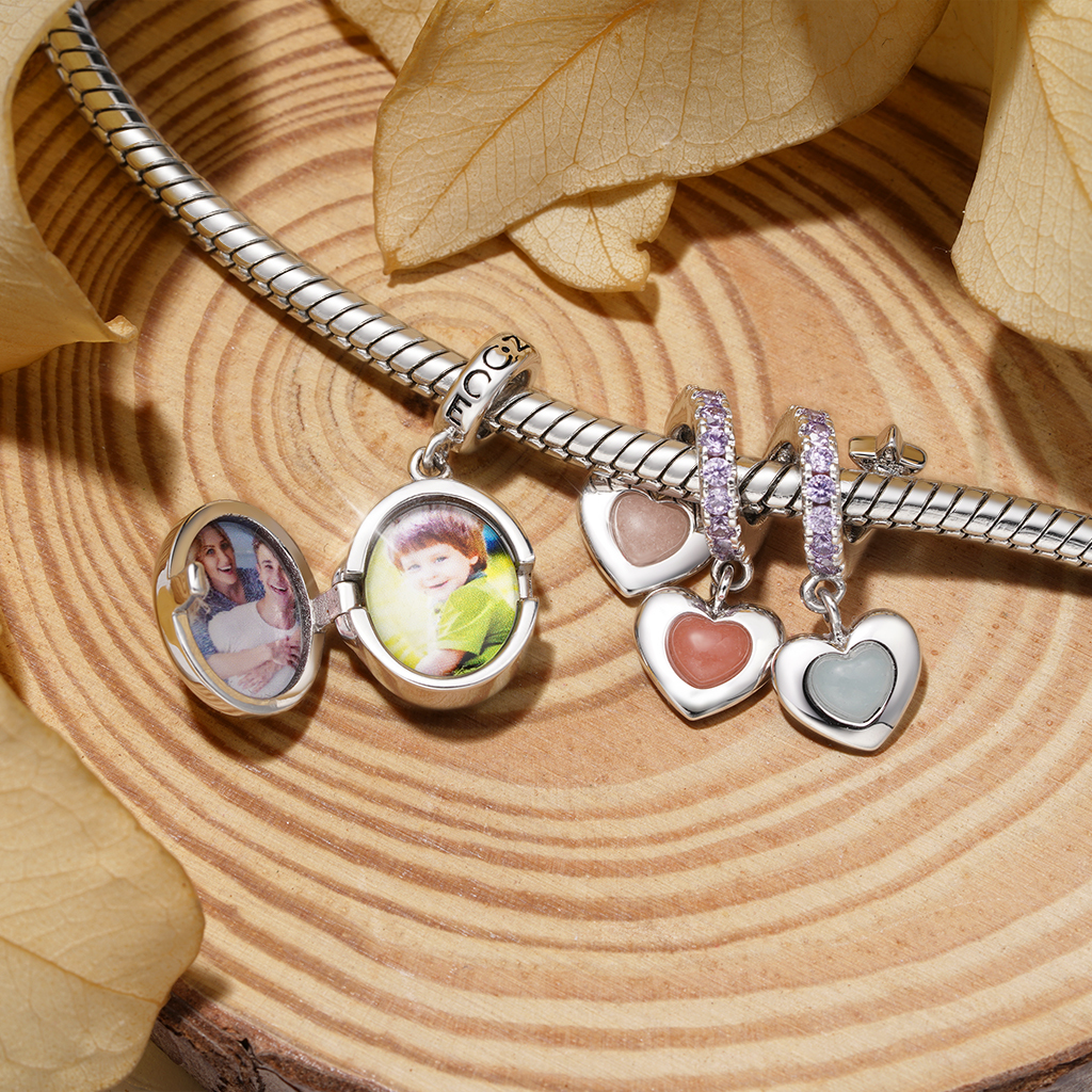 Heart-shaped Glow-in-the-Dark Pendant image number 4