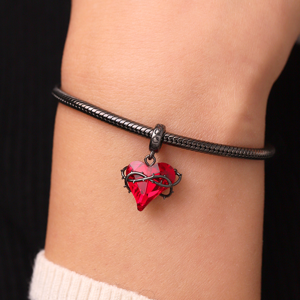 Heart of Thorns Pendant image number 6