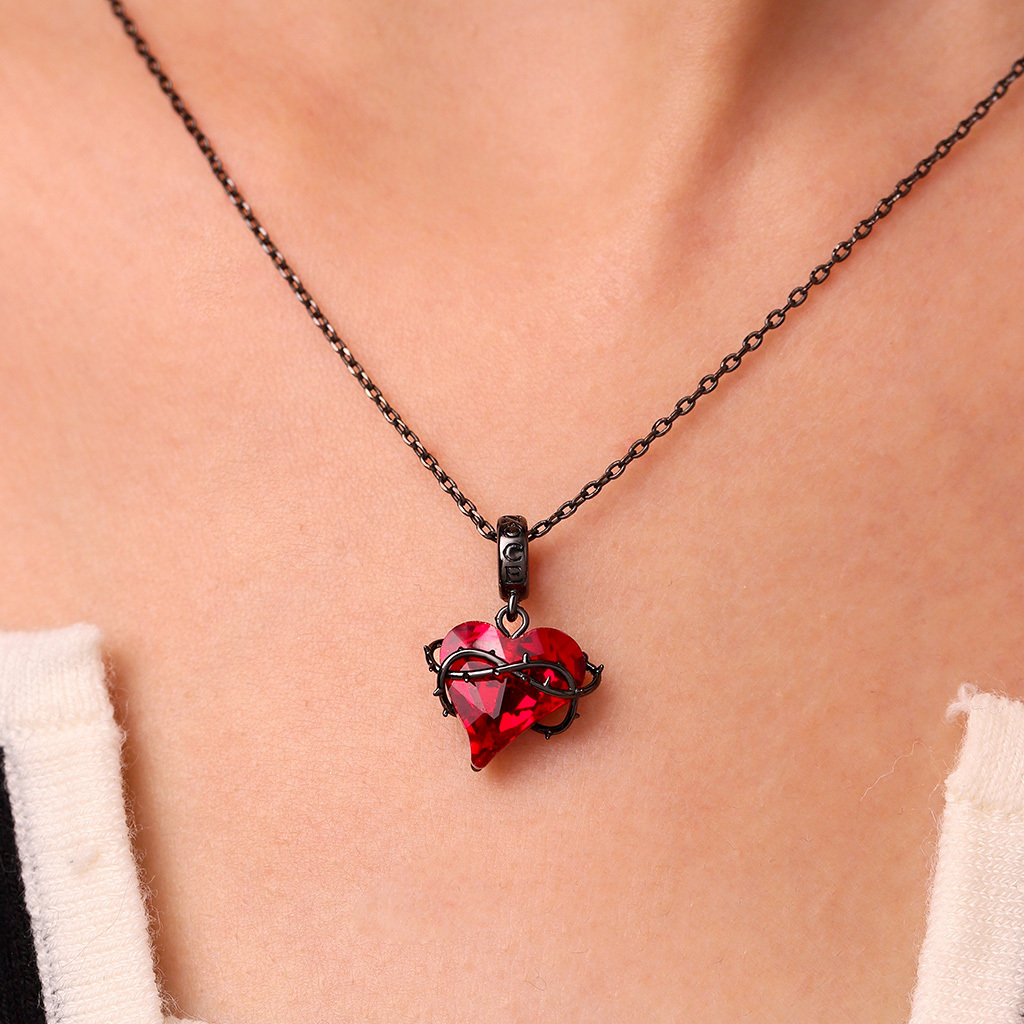 Heart of Thorns Pendant image number 4