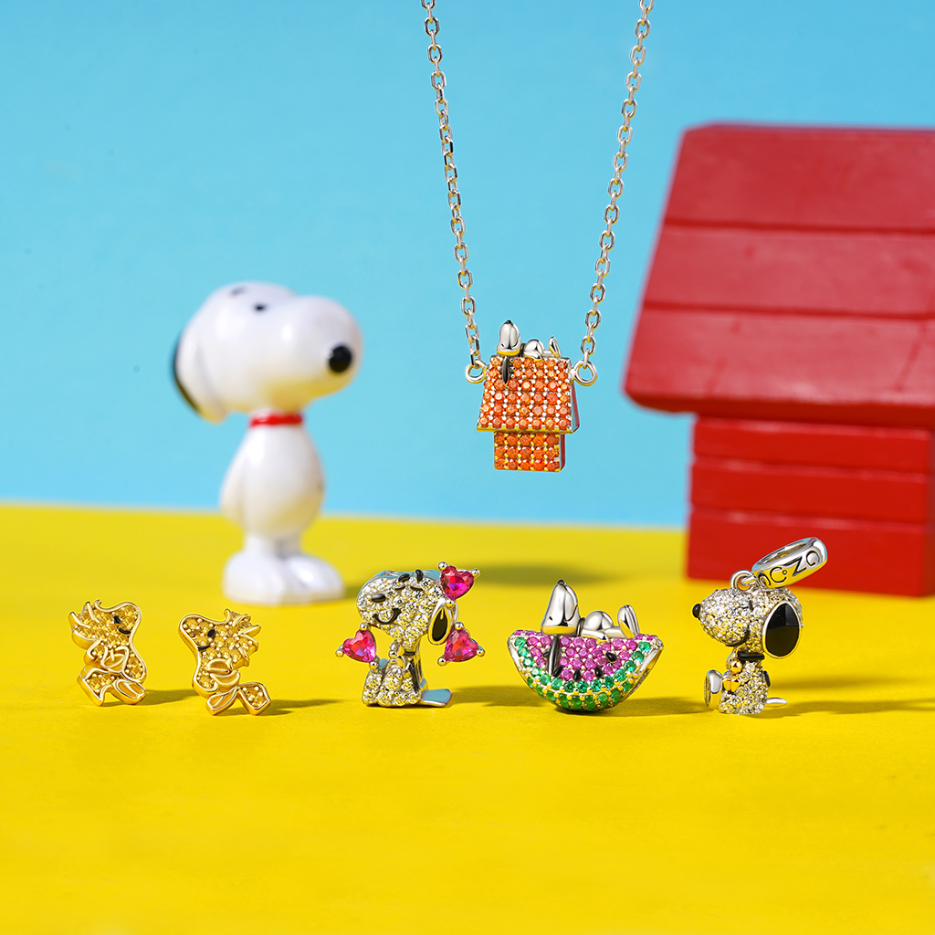 Snoopy Diamond Pendant image number 3