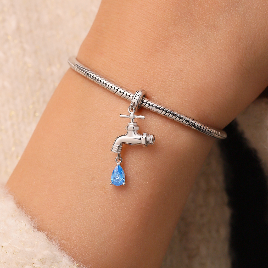 Faucet with Diamond Drip Pendant image number 5