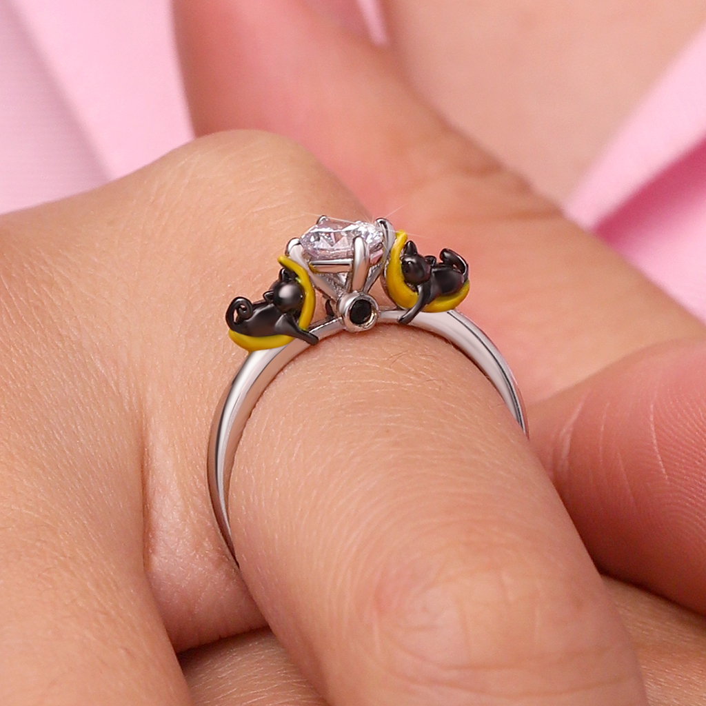 Black Cat Moon White Diamond Ring image number 4