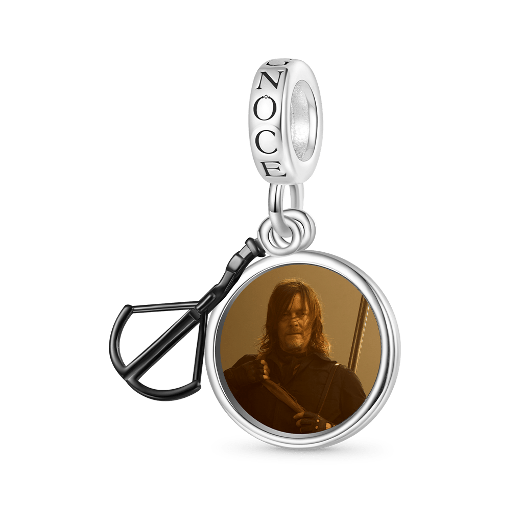 Daryl Dixon & Crossbow Pendant image number 0