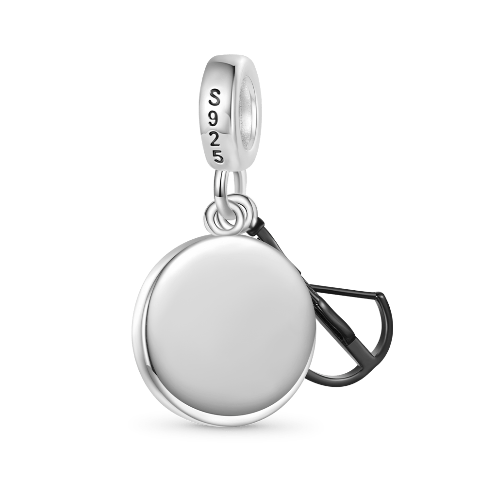 Daryl Dixon & Crossbow Pendant image number 1