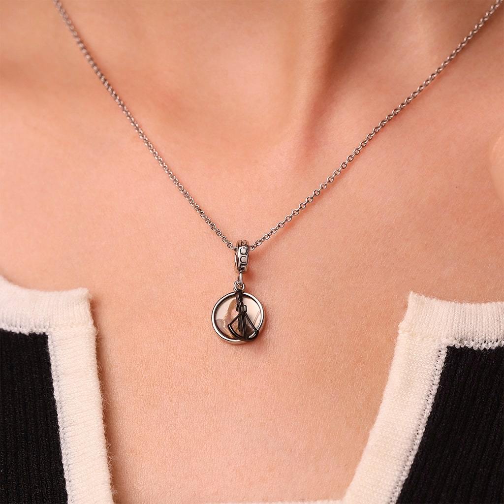 Daryl Dixon & Crossbow Pendant image number 4