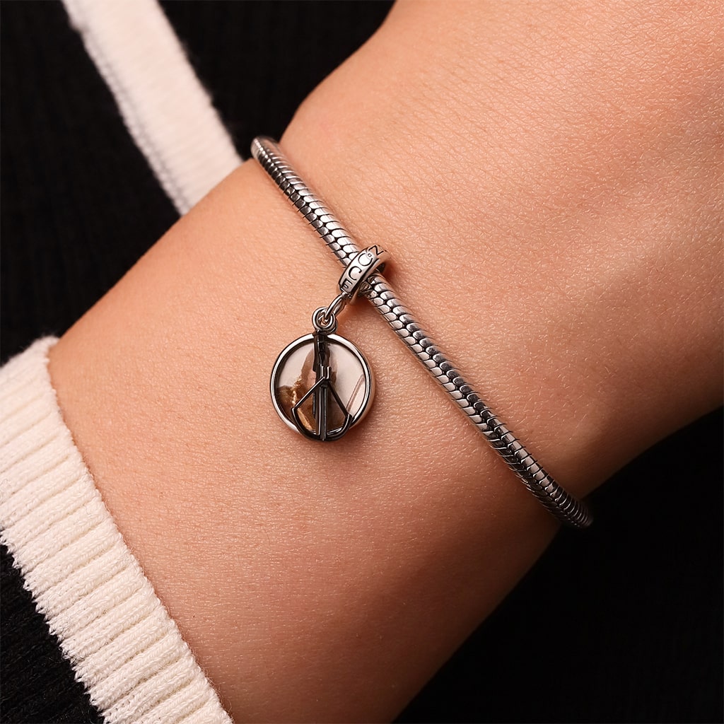 Daryl Dixon & Crossbow Pendant image number 6