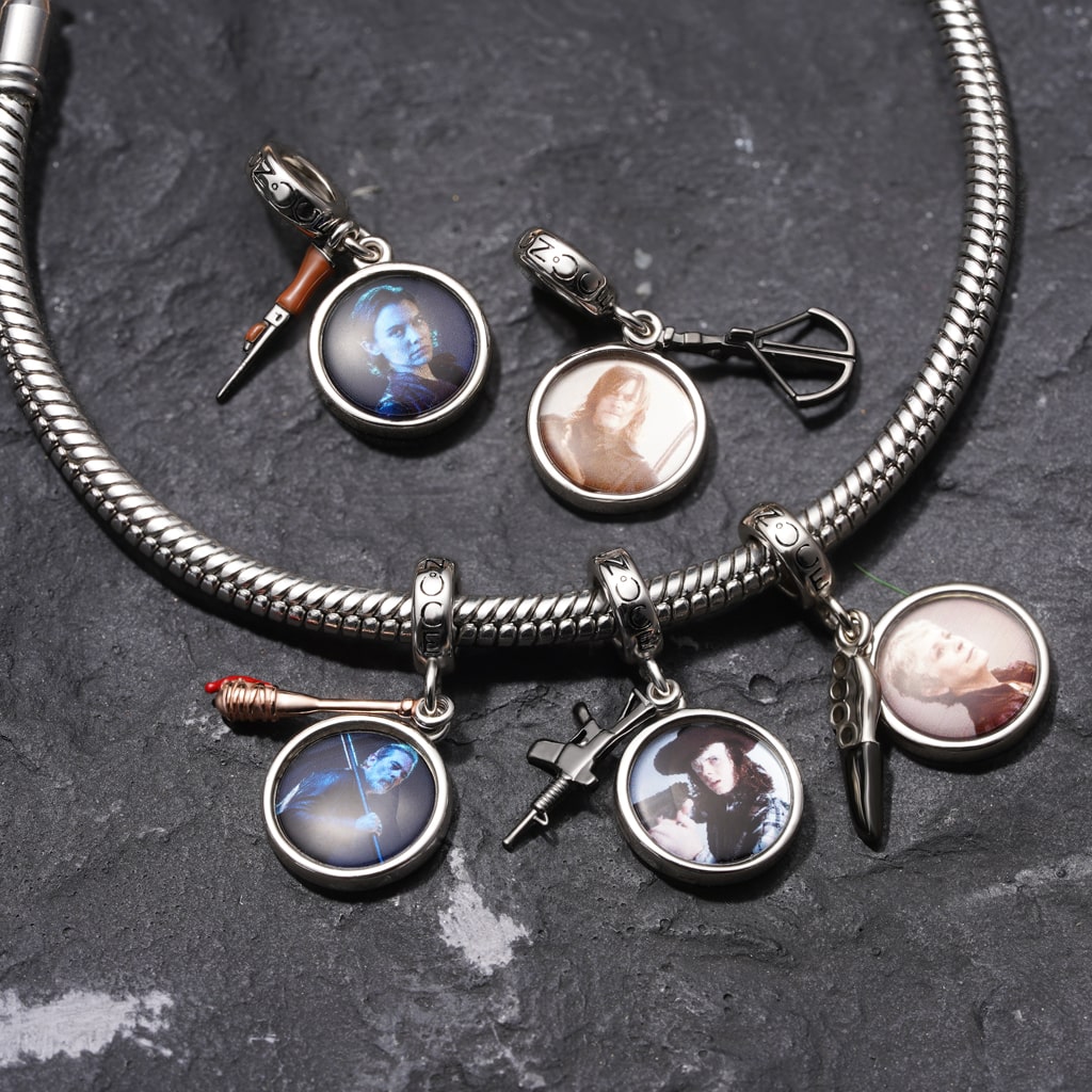 Daryl Dixon & Crossbow Pendant image number 2