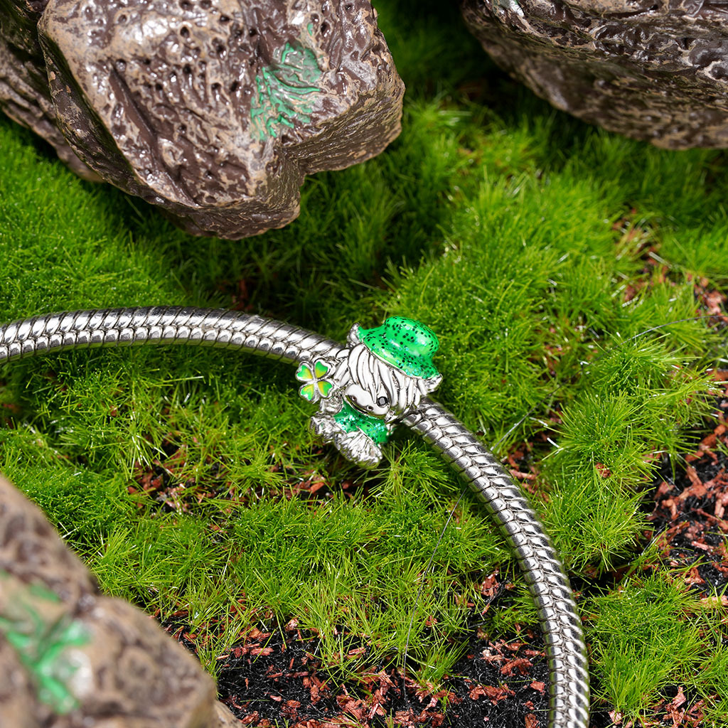 Highland Cow Clover Charm image number 3