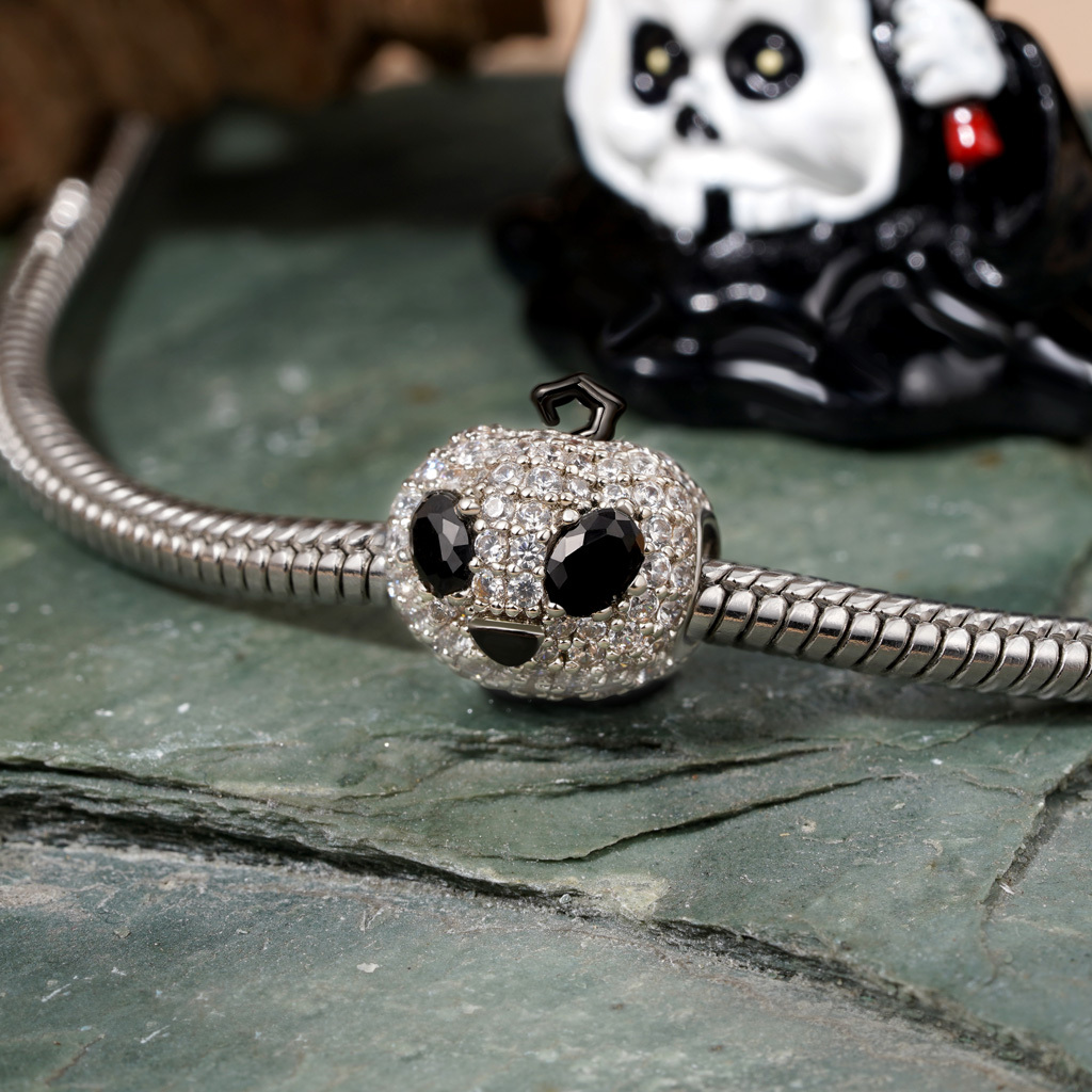 Pumpkin Alien Face Charm image number 2