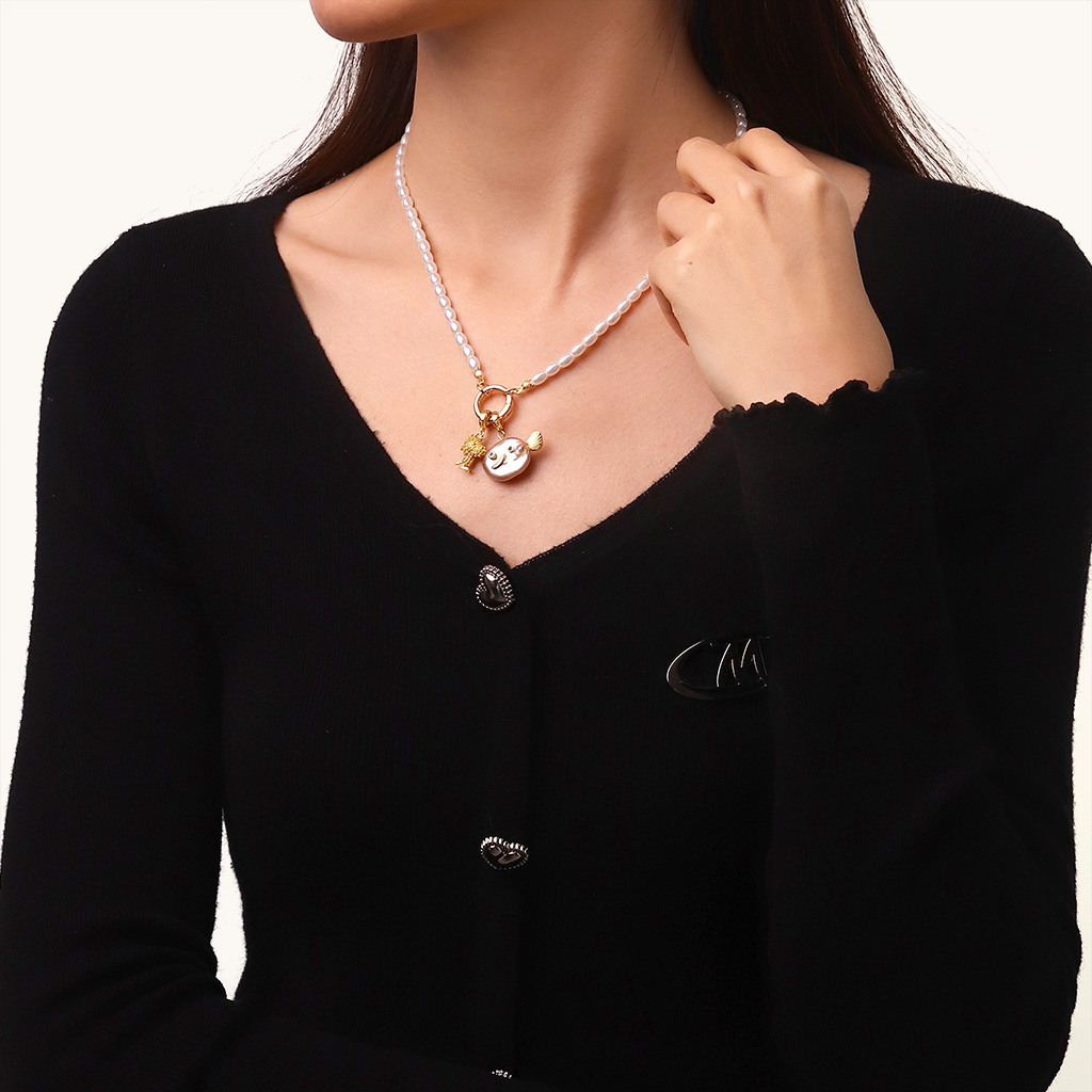 Pearl Ocean Clasp Chain Necklace image number 4