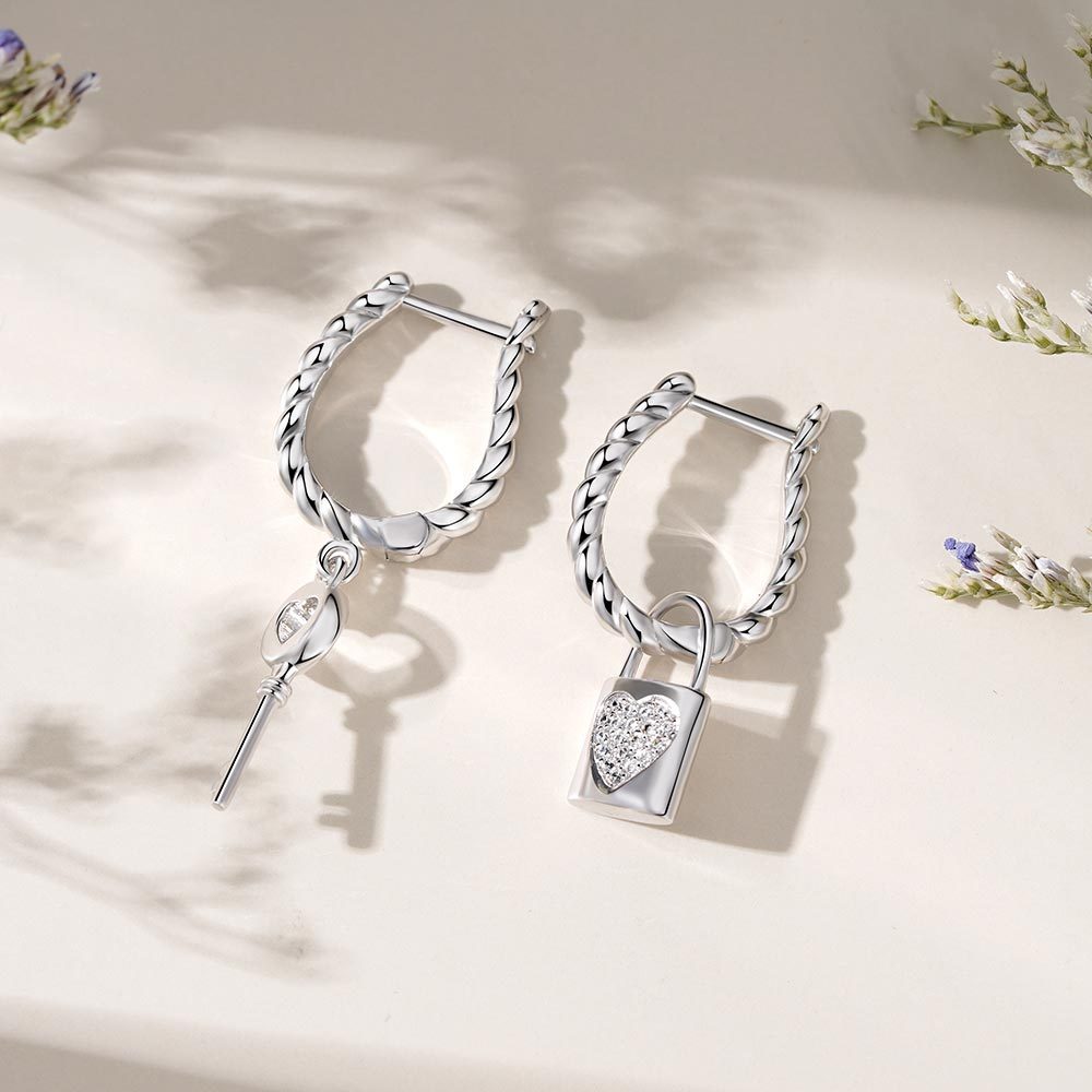 Twisted Rope English Lock Earrings image number 3