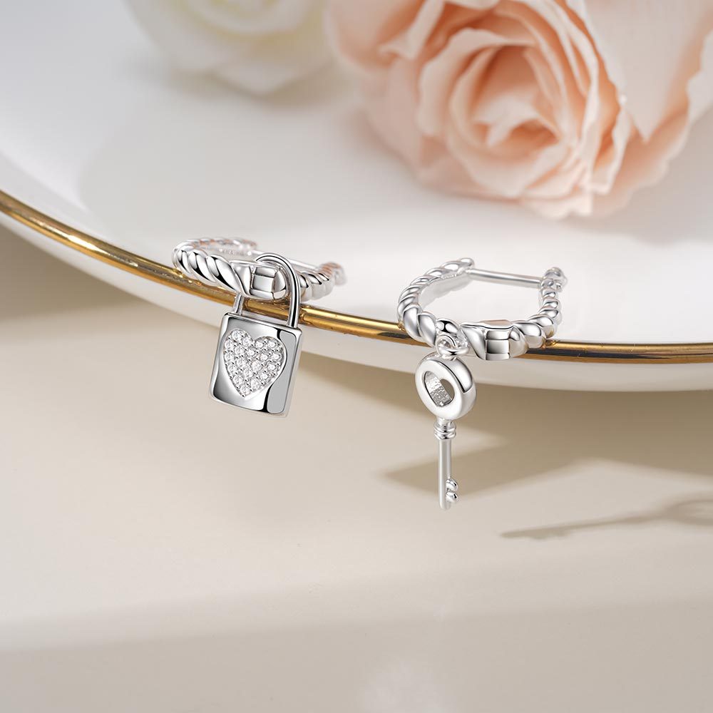 Twisted Rope English Lock Earrings image number 4