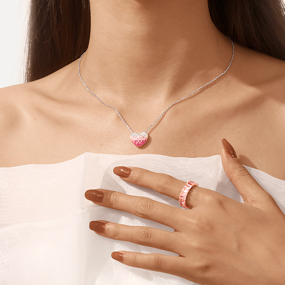Heart Gradient Necklace image number 4