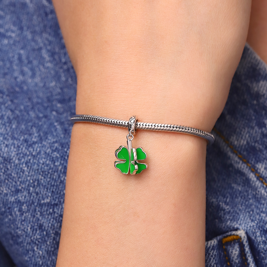 Four-leaf Clover Swaying Leafs Pendant image number 5