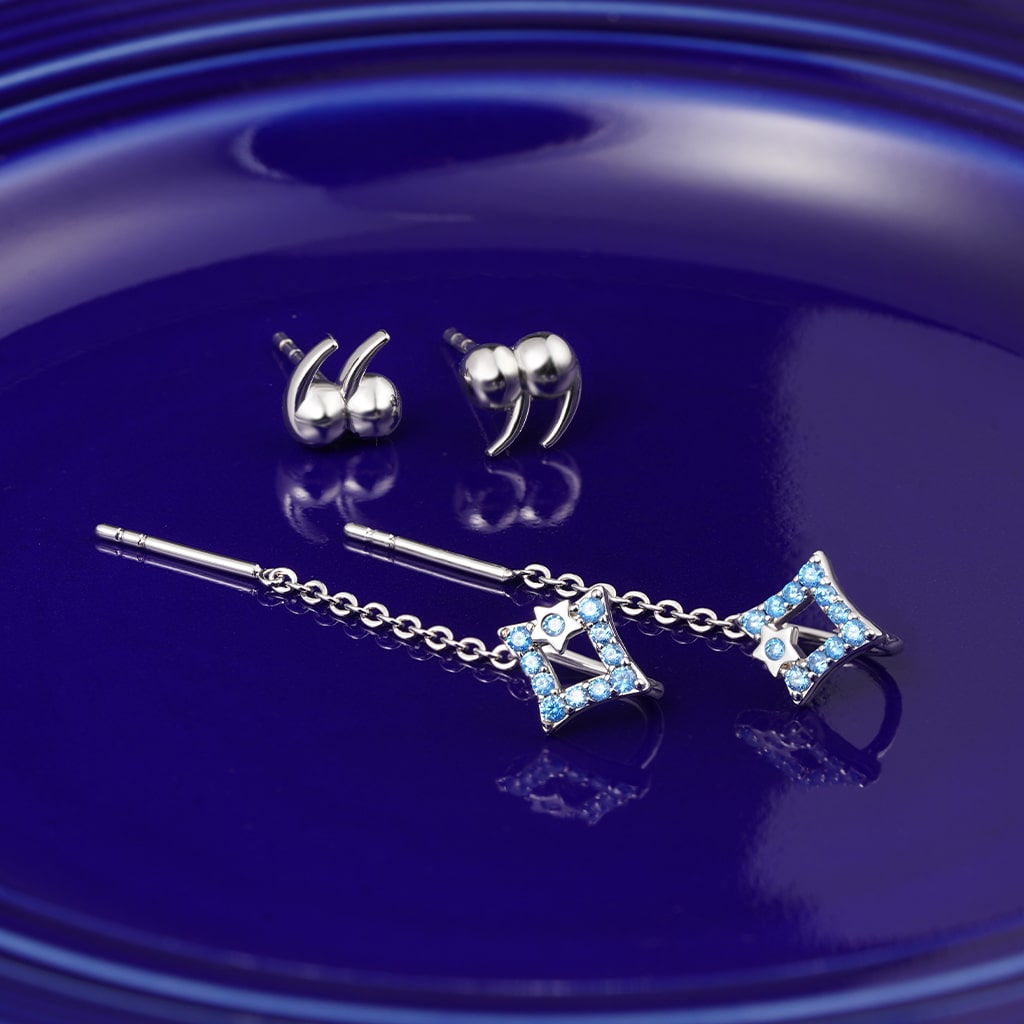 Quotation Mark Stud Earrings image number 2