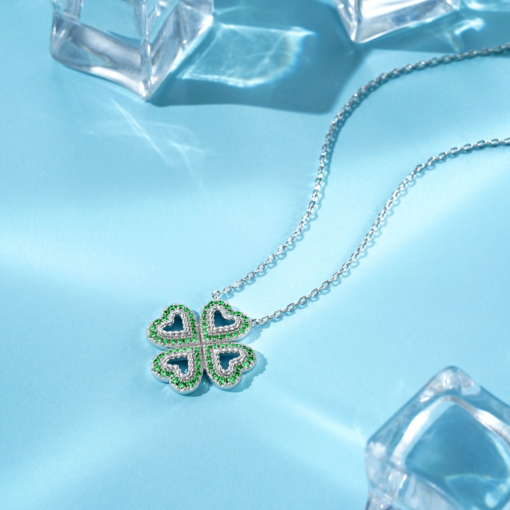 Lucky Four-leaf Clover Twisted Necklace image number 4