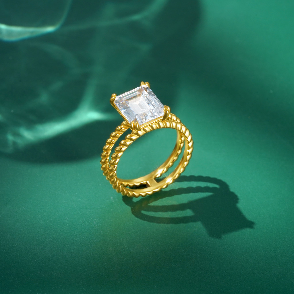Radiant-cut Soliatire Split Shank Ring image number 4