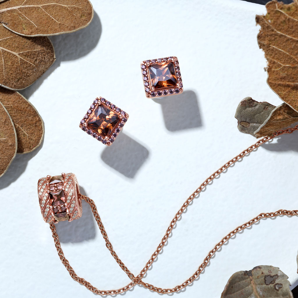 Sparkle Princess Cut Hola Stud Earrings image number 3