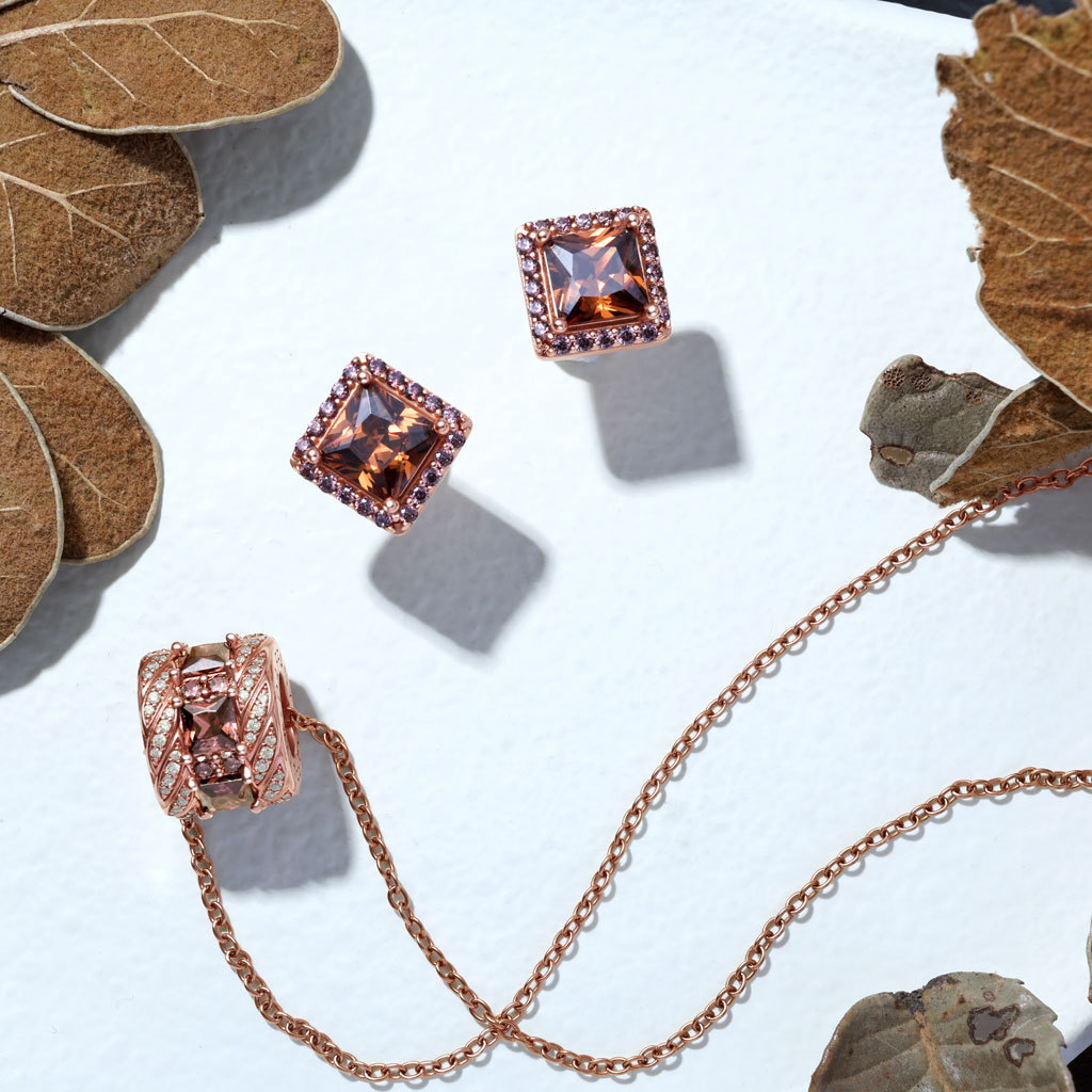 Sparkle Princess Cut Hola Stud Earrings image number 3