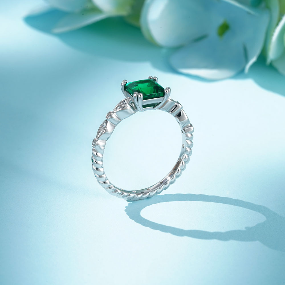 Vintage Princess Cut Emerald Ring image number 4